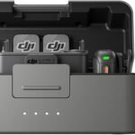 DJI Mic 3（2 TX + 1 RX + 充電ケース）+ Lightningアダプター、iPhone／カメラ／Android用ワイヤレスマイク、アダプティブゲインコントロール、デュアルバンド、ラベリアマイク、32-bitフロート、400 m伝送、28時間使用