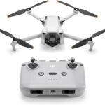 DJI Mini 3(N1送信機付き) カメラドローン 撮影 小型 リモートID対応 4K HDR動画撮影 38分飛行時間 縦向き撮影 インテリジェント機能搭載 折り畳み式 軽量 ミニドローン カメラ付き 賠償責任保険1年無償付き グレー