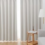 クモリ(Kumori) カーテン 遮光度99.99% 1級 遮光カーテン しっかり厚手 断熱 遮熱 防寒 防音 節電効果 省エネ 形状記憶加工 洗濯可能 無地 寝室 リビング アジャスター フック付き(ライトグレー・幅100cm×丈80cm・2枚組)