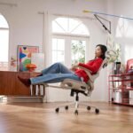 【2026新登場】SIHOO B100 オフィスチェア デスクチェア メッシュチェア 人間工学 椅子 疲れない 独立式ランバーサポート 2Dアームレスト 2Dヘッドレスト 133°リクライニング フットレスト付き pcチェア パソコン ワーク 事務椅子 通気性に優れ オフィス 在宅ワーク (ライトグレー)